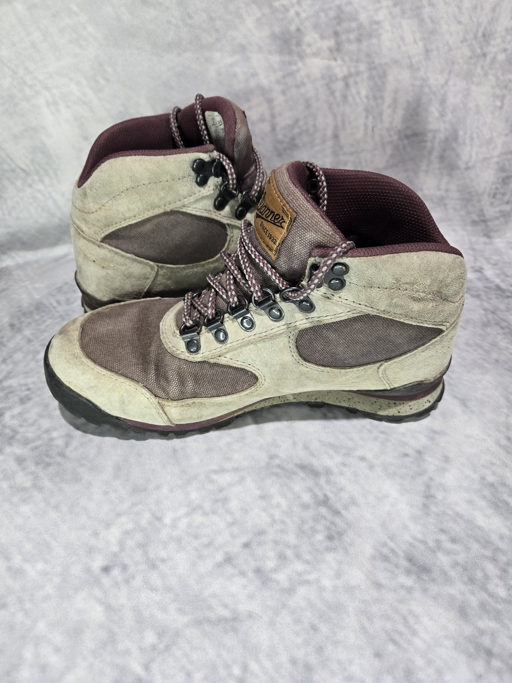 Danner Jag lightweight hiking boots. This model is inspired by a classic 1980s D